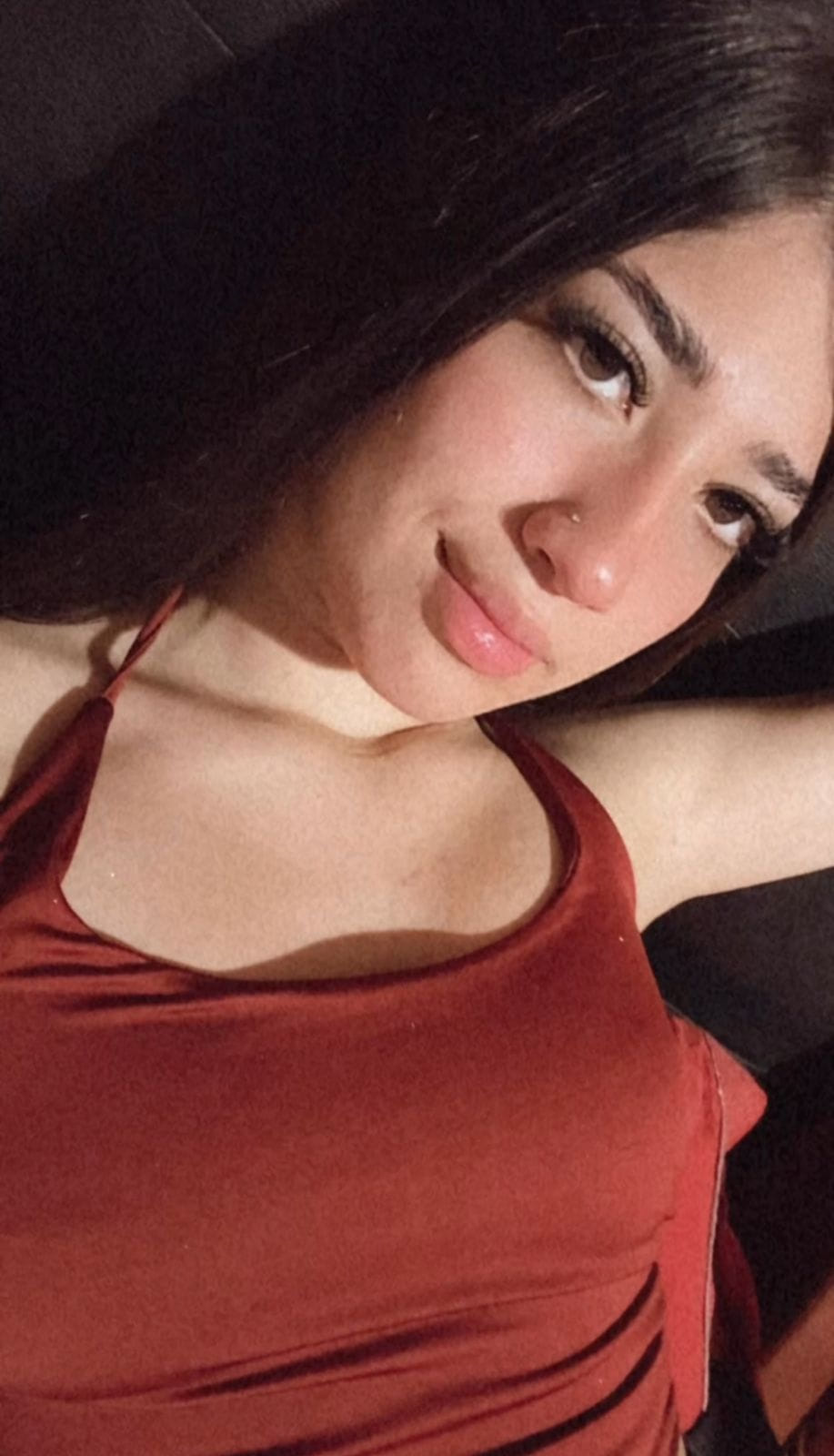 Angi, belleza natural de una escort joven